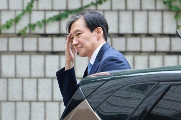 前法务部长官赵国在汉城中央法院出庭。